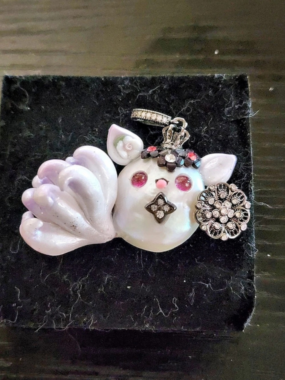 White & Lilac Pearl Fantasy Nine-tail Pendant